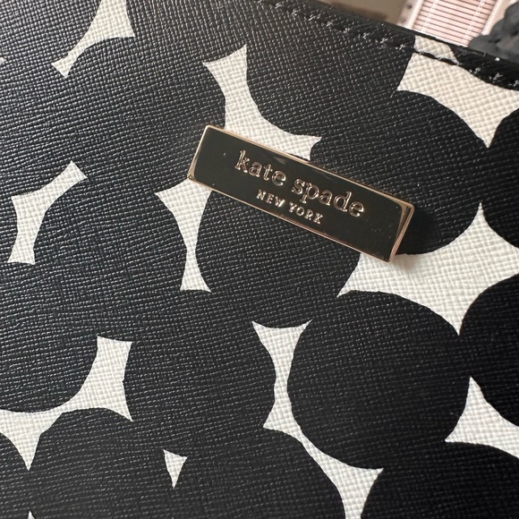 NWOT. Kate Spade tote - Picture 4 of 10